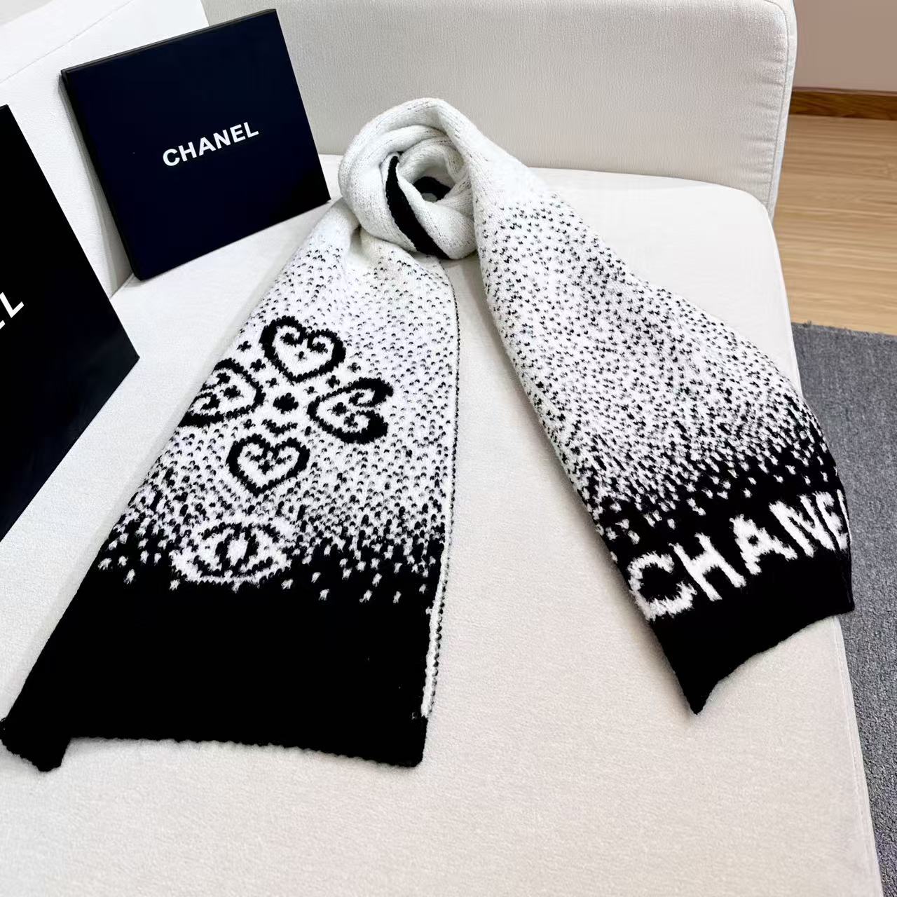 TOP CHANEL Cashmere Scarf 30*180cm - Black