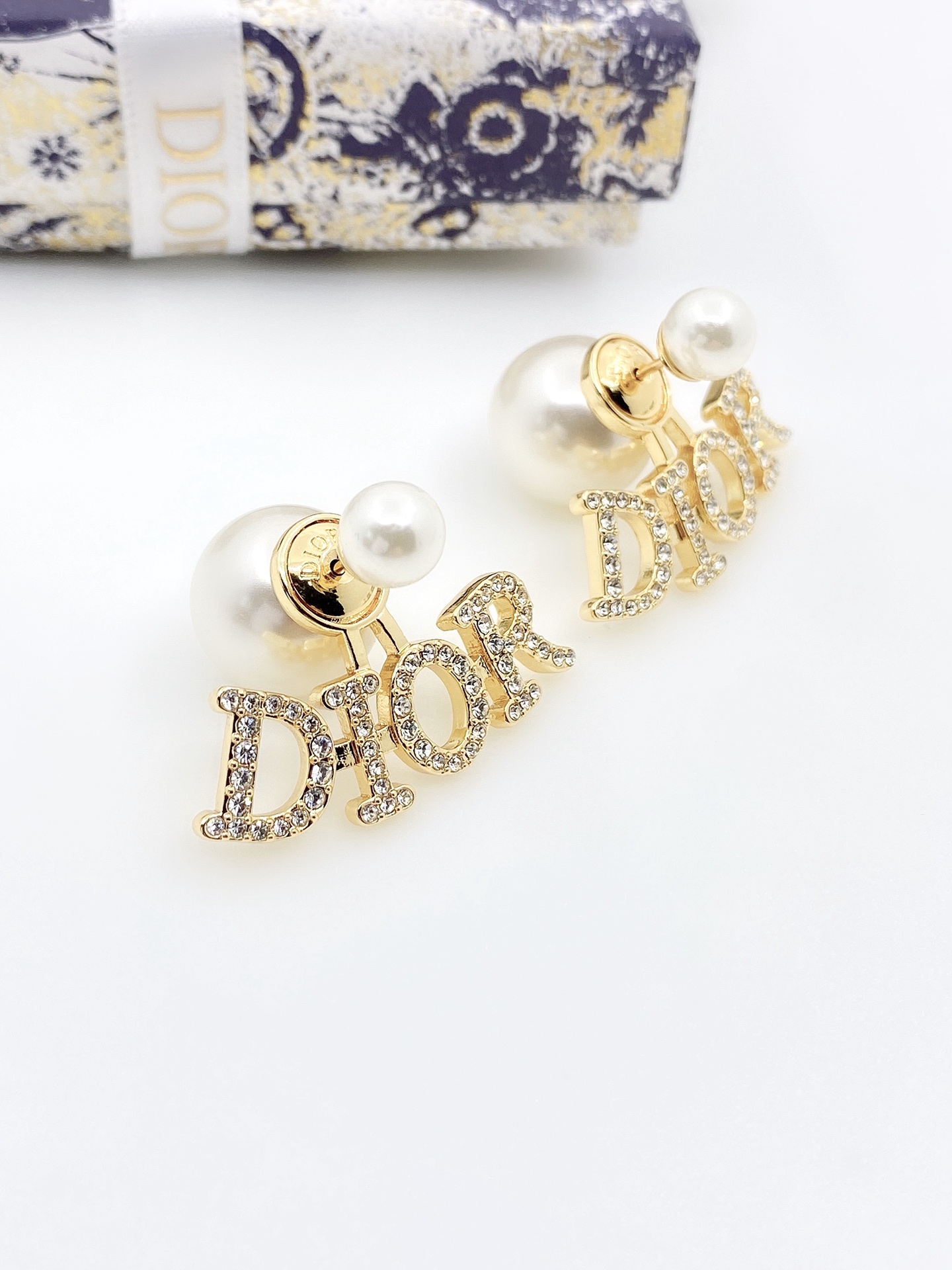 TOP Christian Dior Letter Earrings - Gold