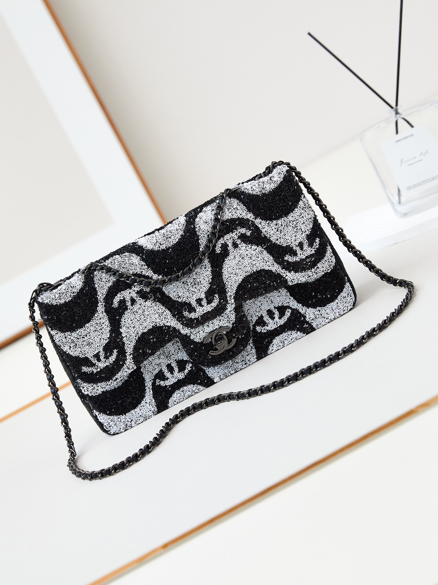 TOP CHANEL Flap Bag 15x25x7cm Wave Sequins - 2 Color