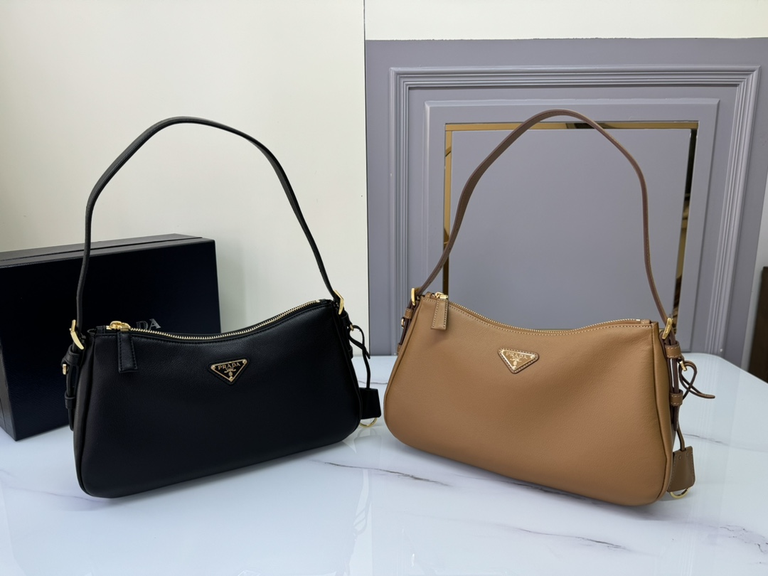 TOP PRADA Re-edition 2005 Saffiano Leather Hobo Bag 31x 18 x 10 cm- 2 Colors