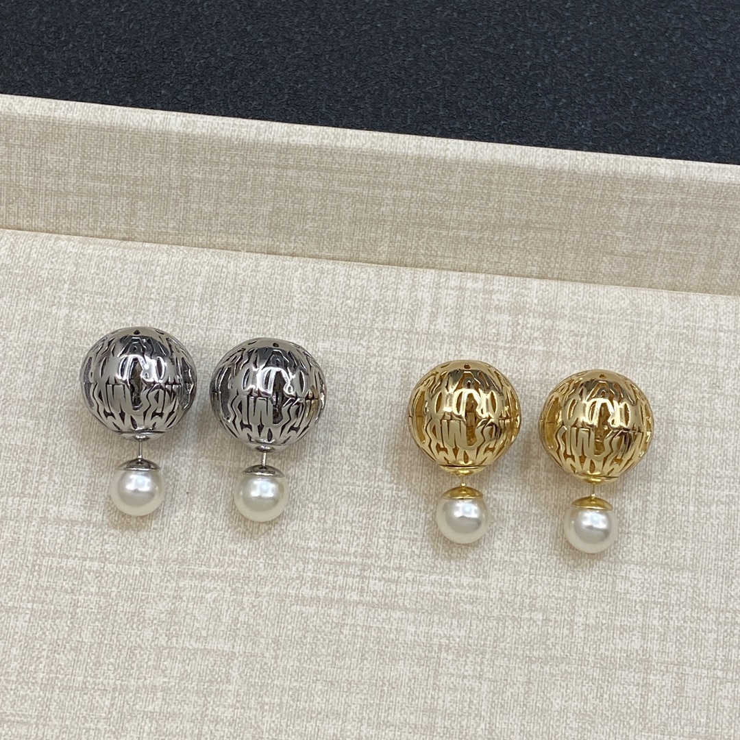 TOP Christian Dior Earring - 2 Colors