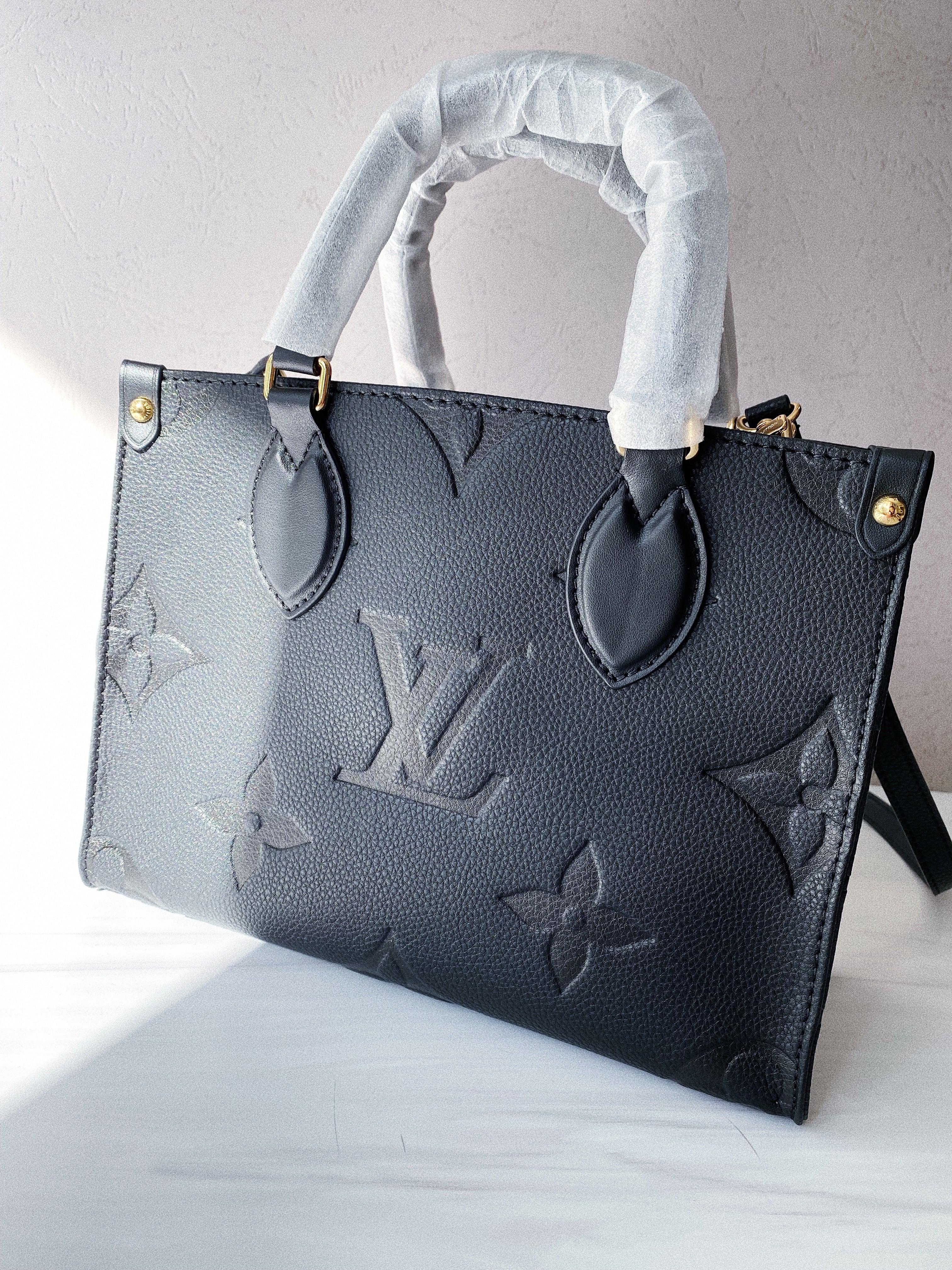 TOP Louis Vuitton LV On The Go Empreinte PM 25X19X11.5cm- Black