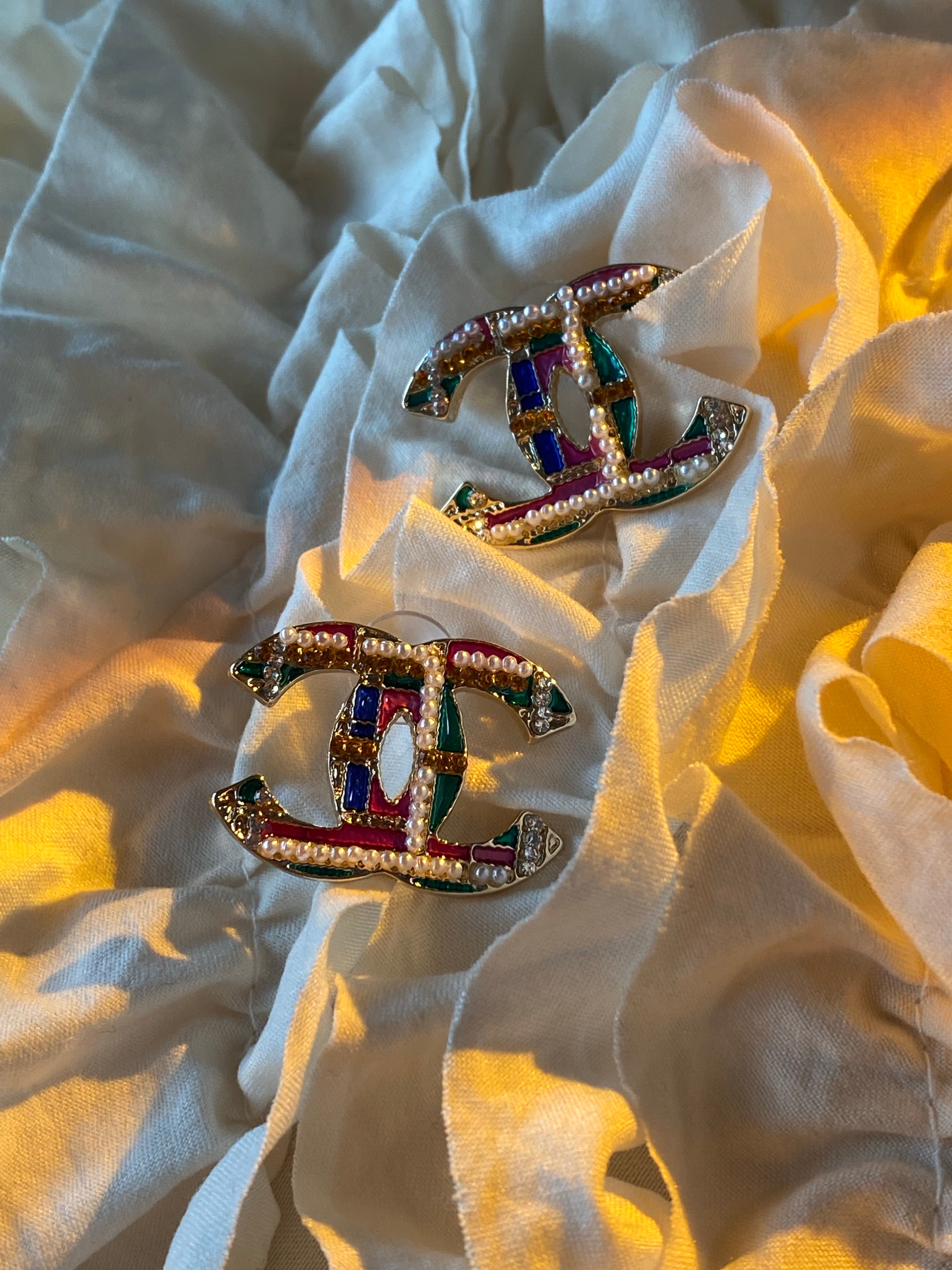 TOP CHANEL Stud Earrings