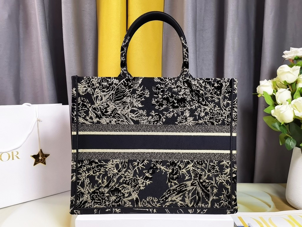 TOP Christian Dior Book Tote Christian Dior Jardin D'Hiver Embroidered Lagre 42cm - Black & Gold Thread