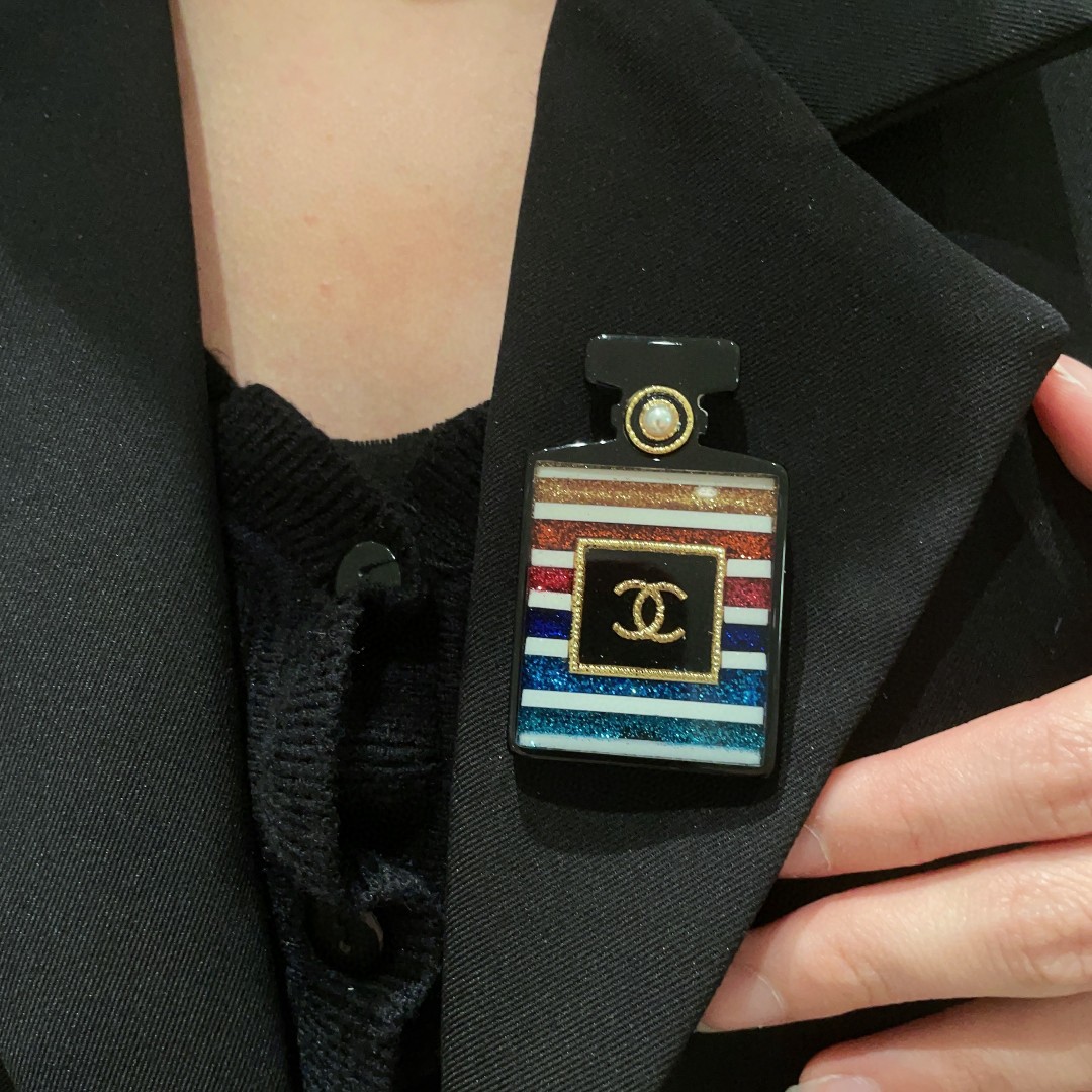 TOP CHANEL Perfume Bottle Brooch - Black