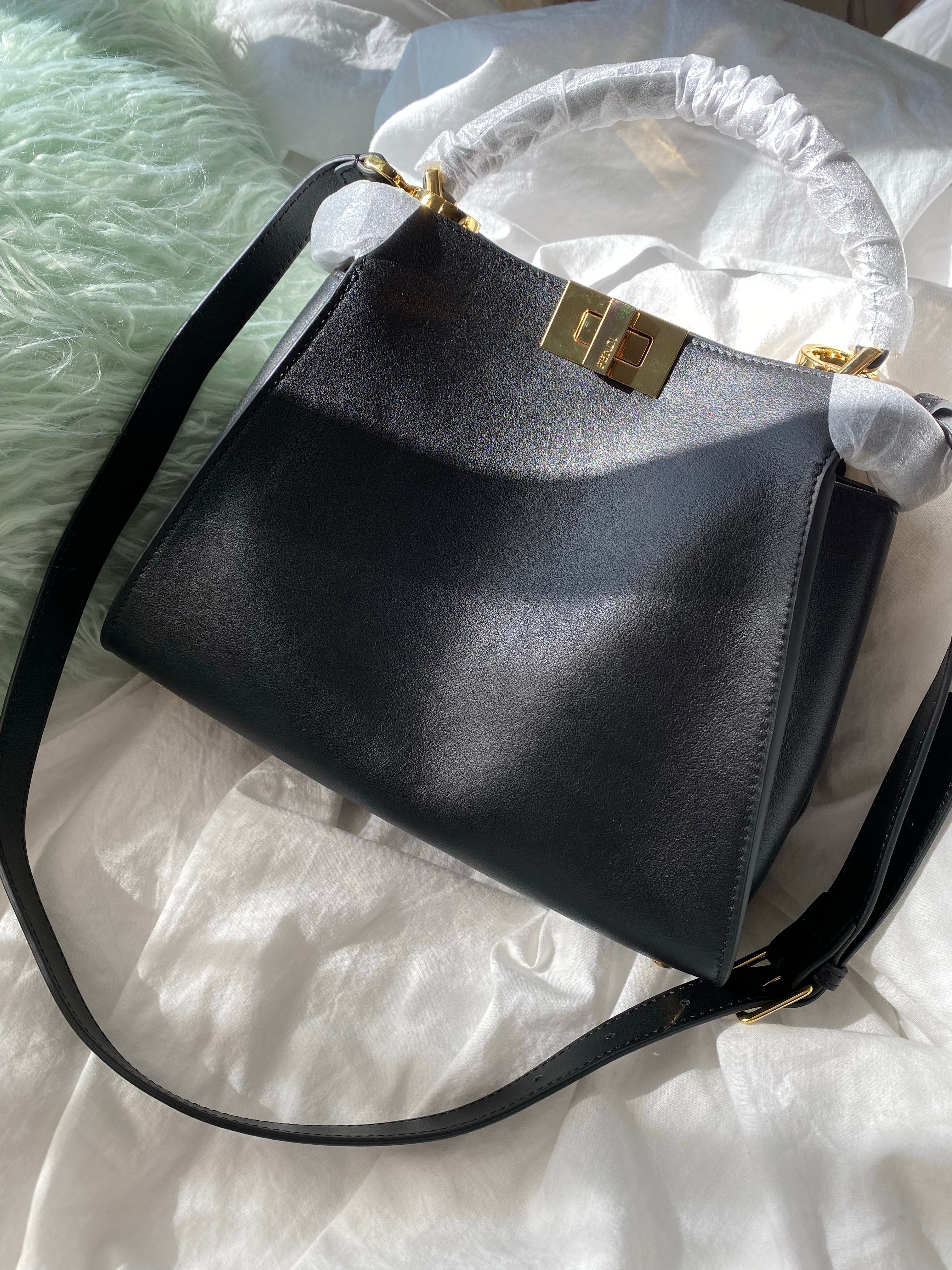 TOP FENDI FENDI Peekaboo Essentially - Black