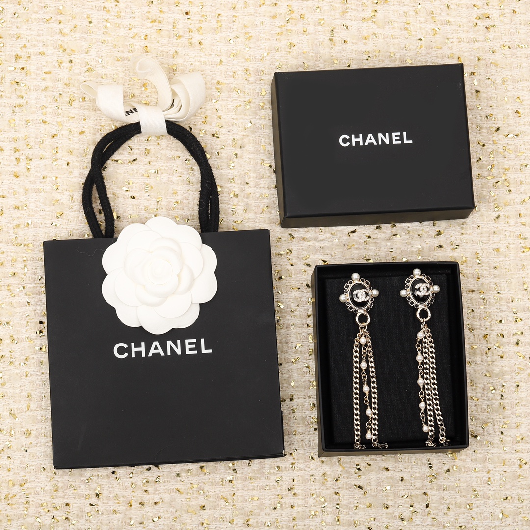 TOP CHANEL Black Oval Pearl Tassel Earrings