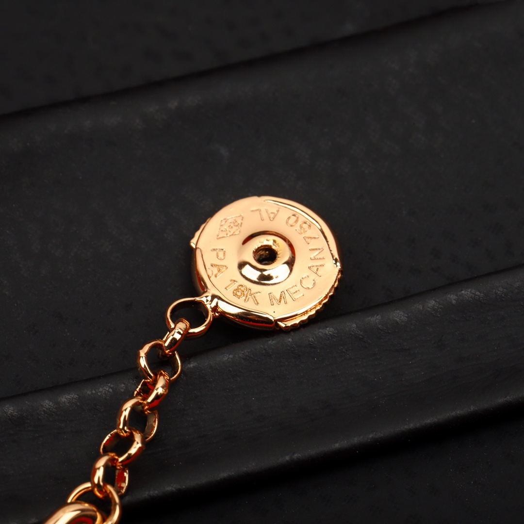 TOP HERMES Pig Nose Diamond Earrings