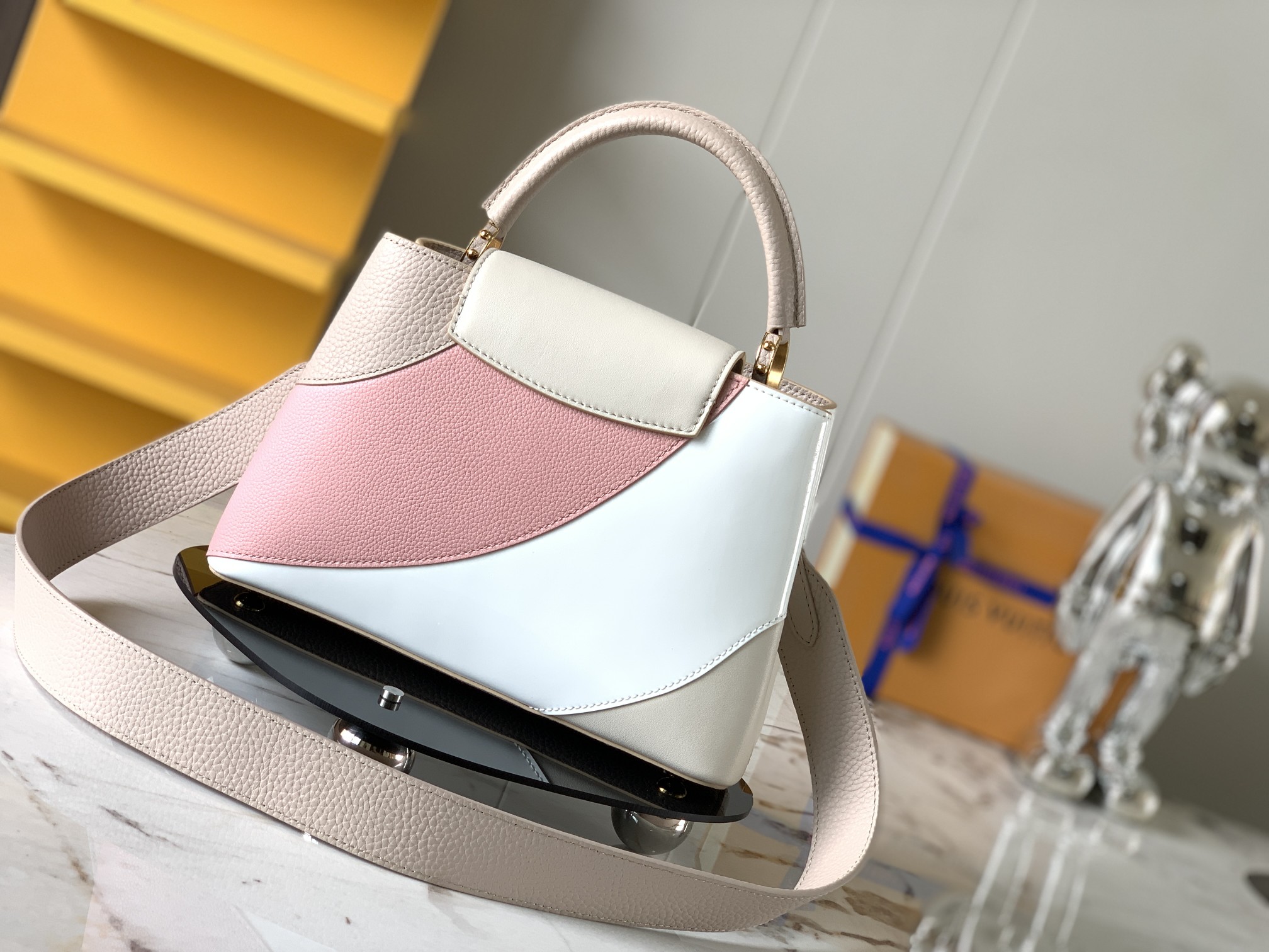 TOP Louis Vuitton LV Capucines  Gold Buckle Bag 2 Sizes-White and Pink and Beige