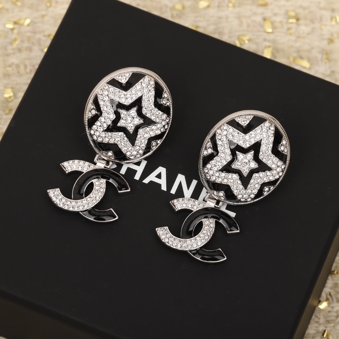 TOP CHANEL Five-pointed Star Double C Earrings