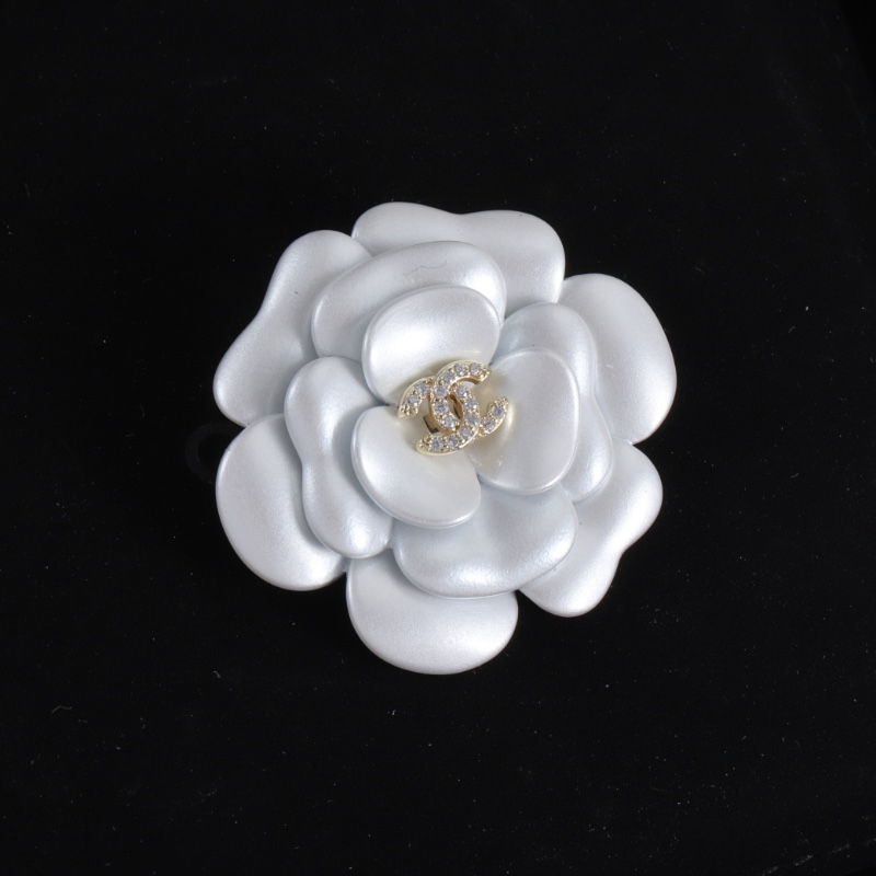 TOP CHANEL CC Brooch - White