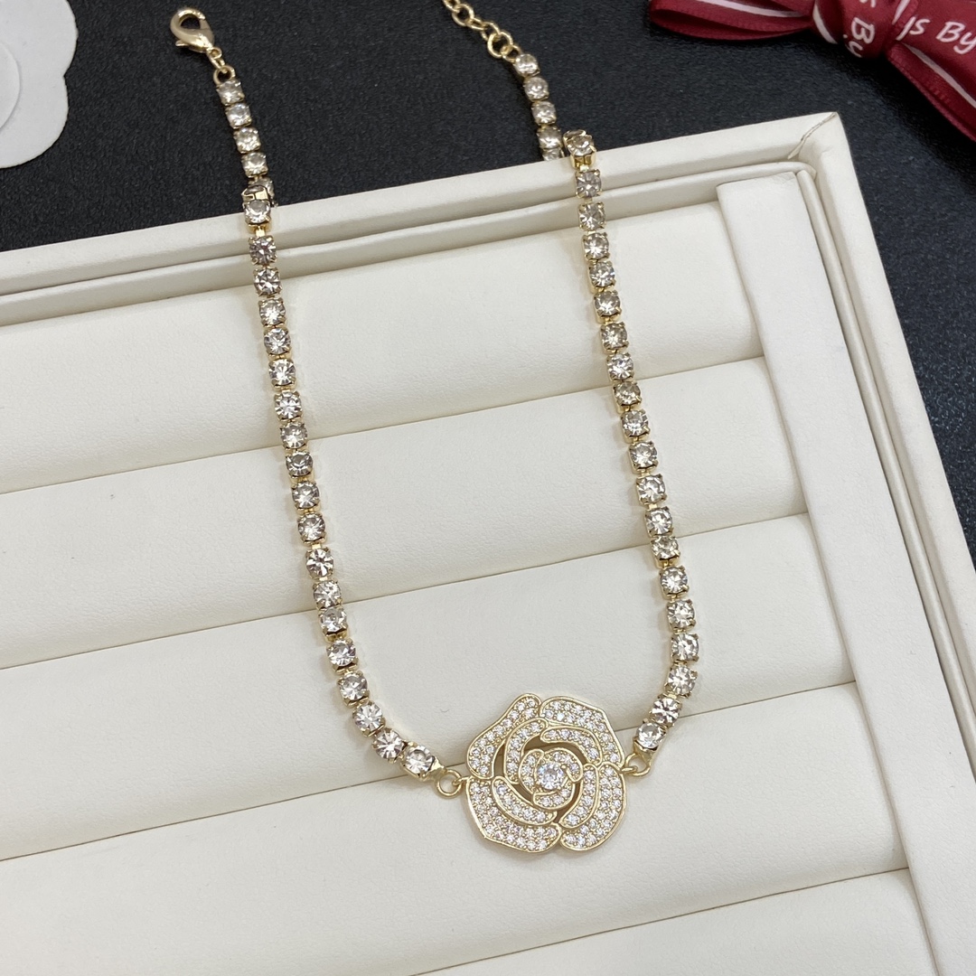 TOP CHANEL Camellia Necklace - 2 Colors