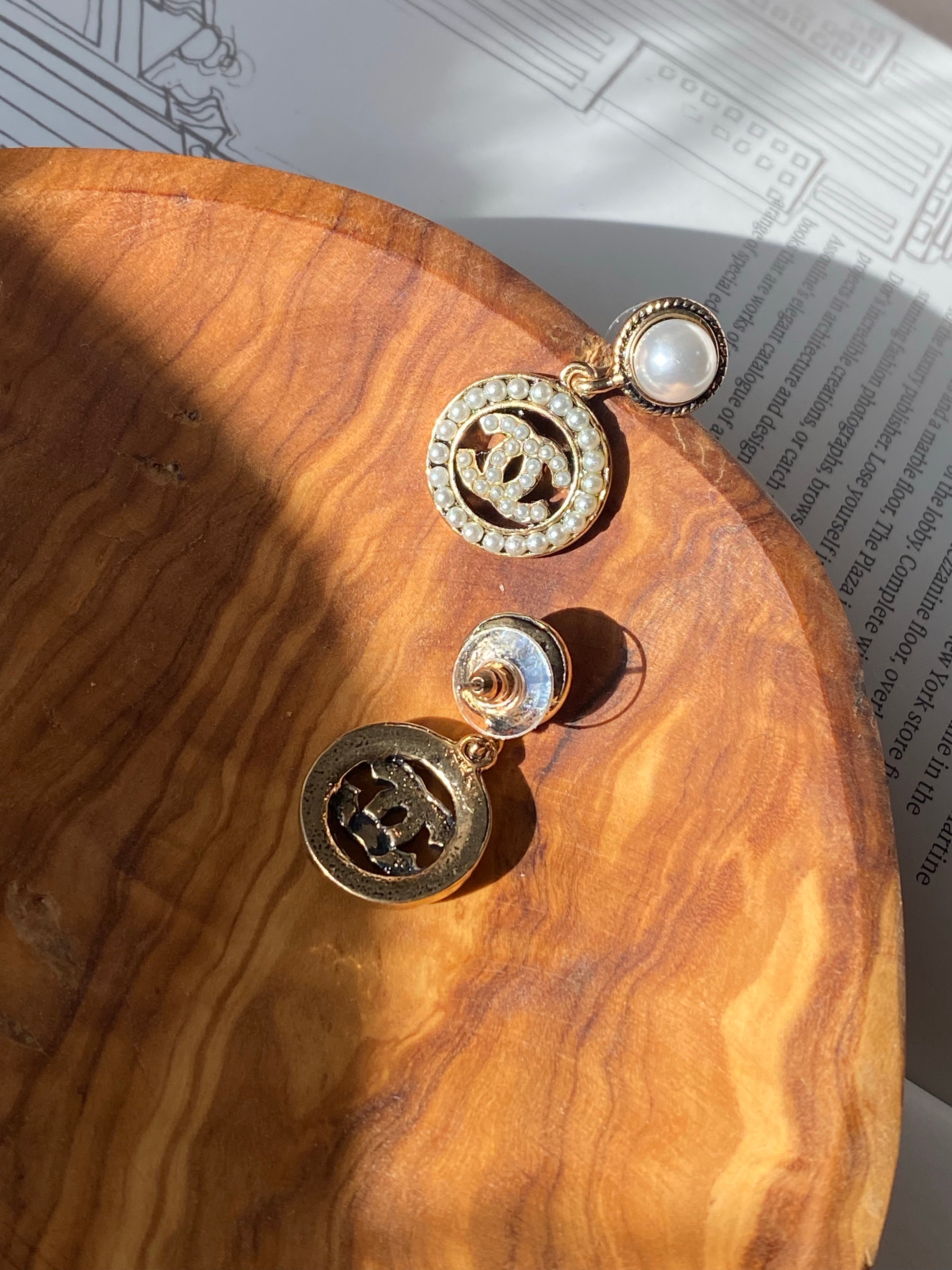 TOP CHANEL Dangle Earrings