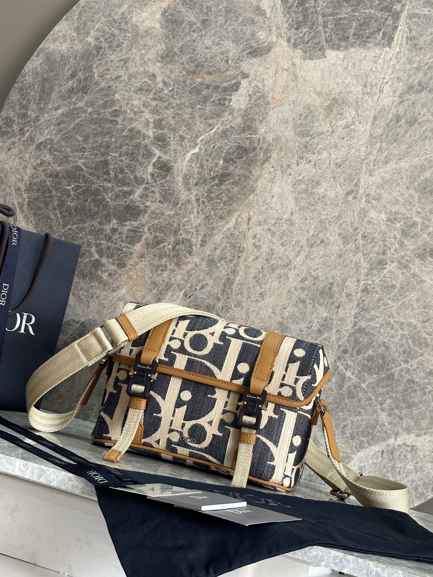 TOP Christian Dior Hit The Road Messenger Bag 24x18x8cm - Blue and Beige