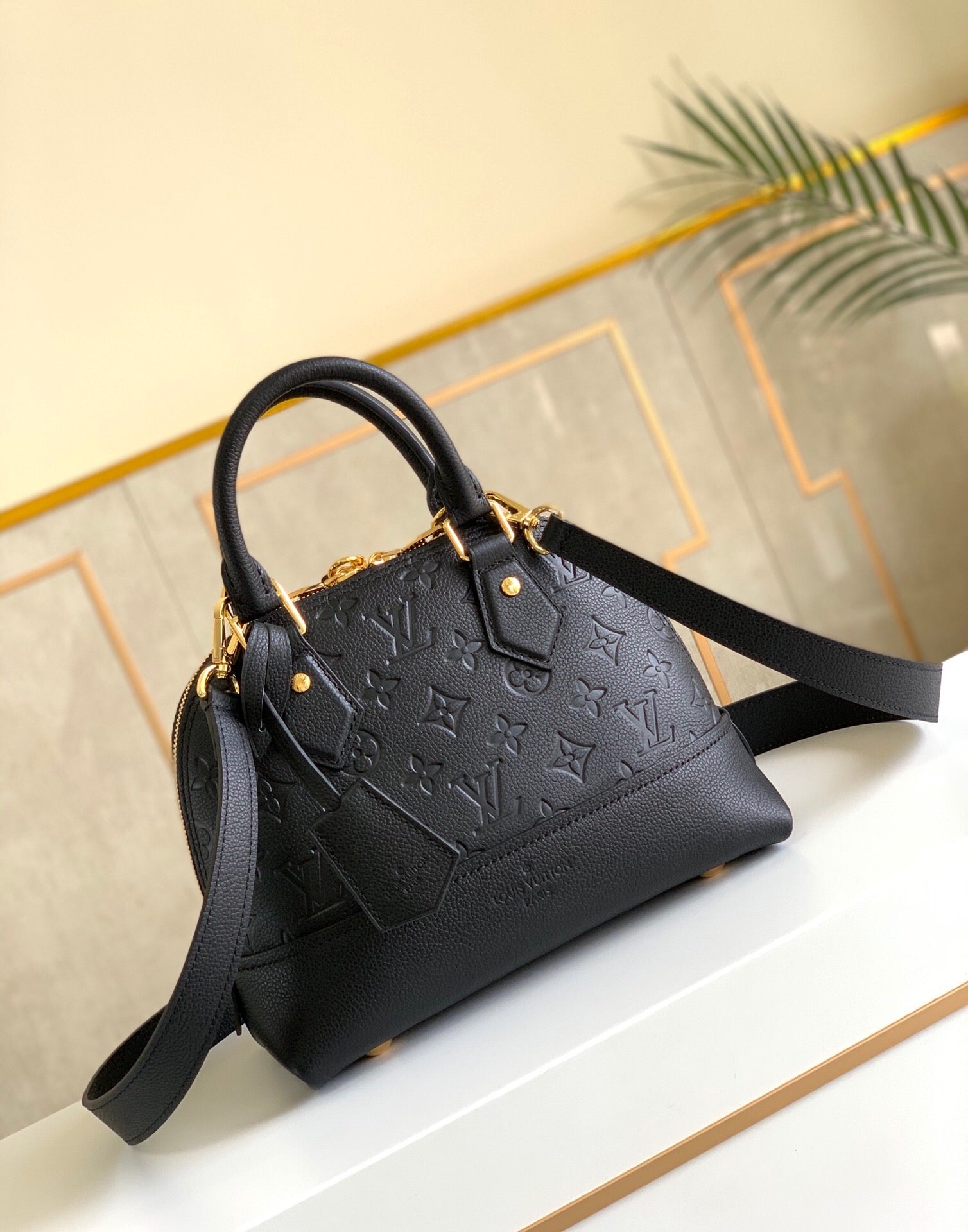 TOP Louis Vuitton LV  Alma BB Empreinte Leather Bag 23.5X17.5X11.5 cm - Black
