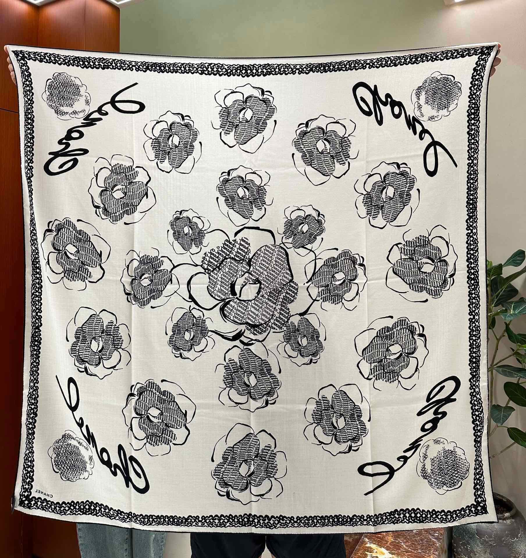 TOP CHANEL  Square Scarf 140×140cm - 2 Colors