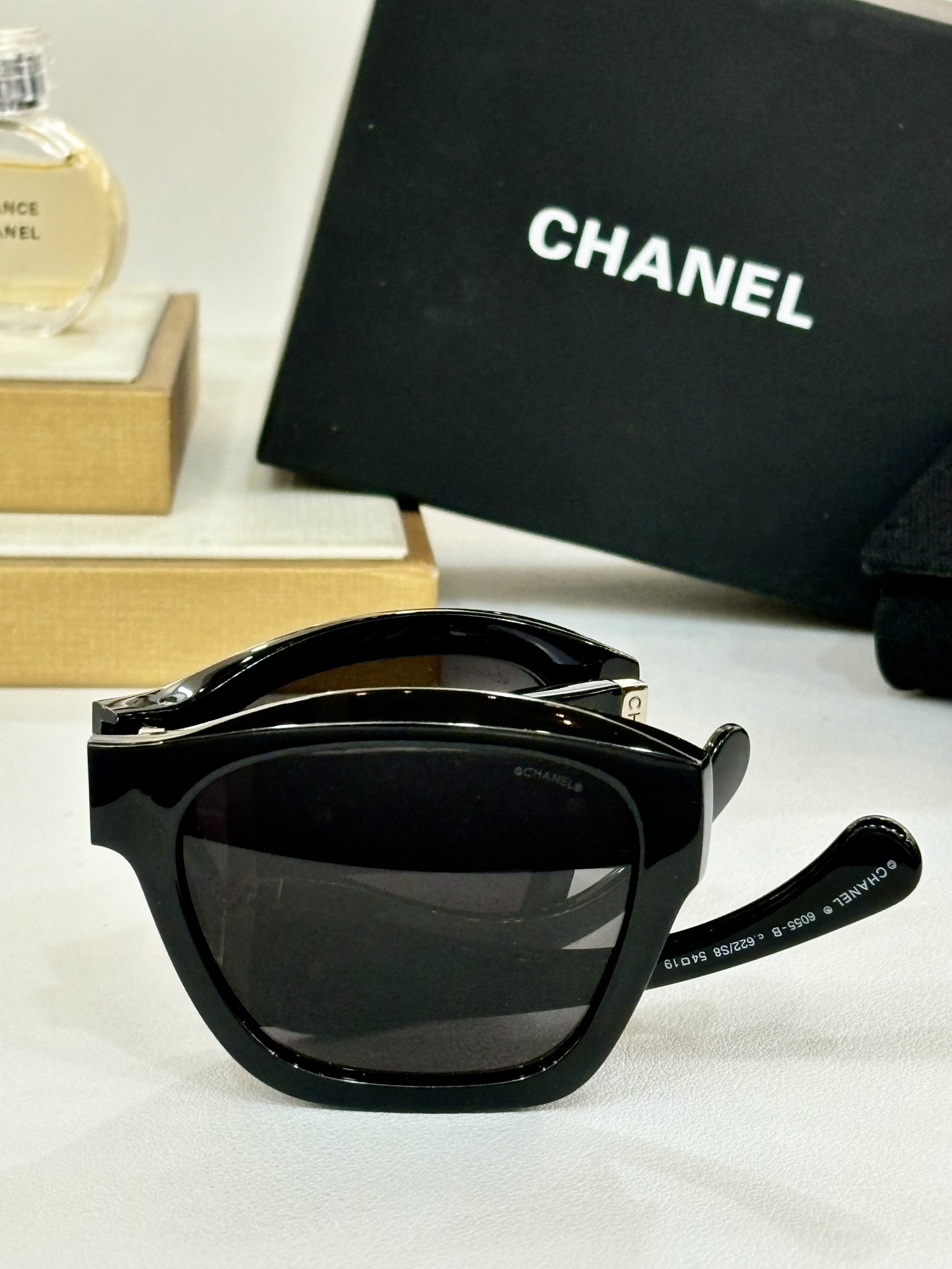 TOP CHANEL Fold Sunglasses - 4 Colors