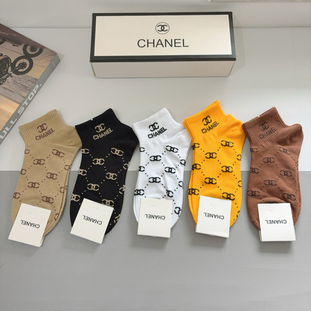 TOP CHANEL Socks - 5 Pieces as a Set