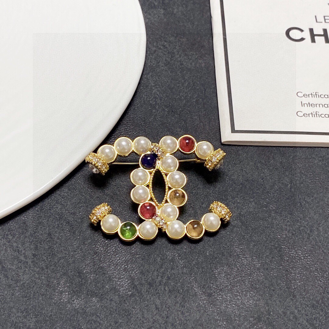 TOP CHANEL  Crystal & Pearl Brooch