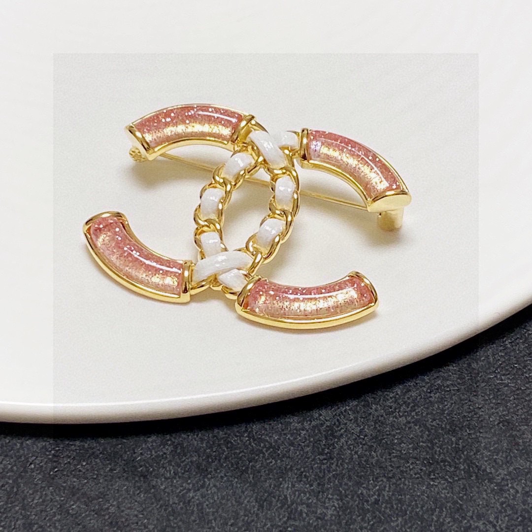 TOP CHANEL Brooch