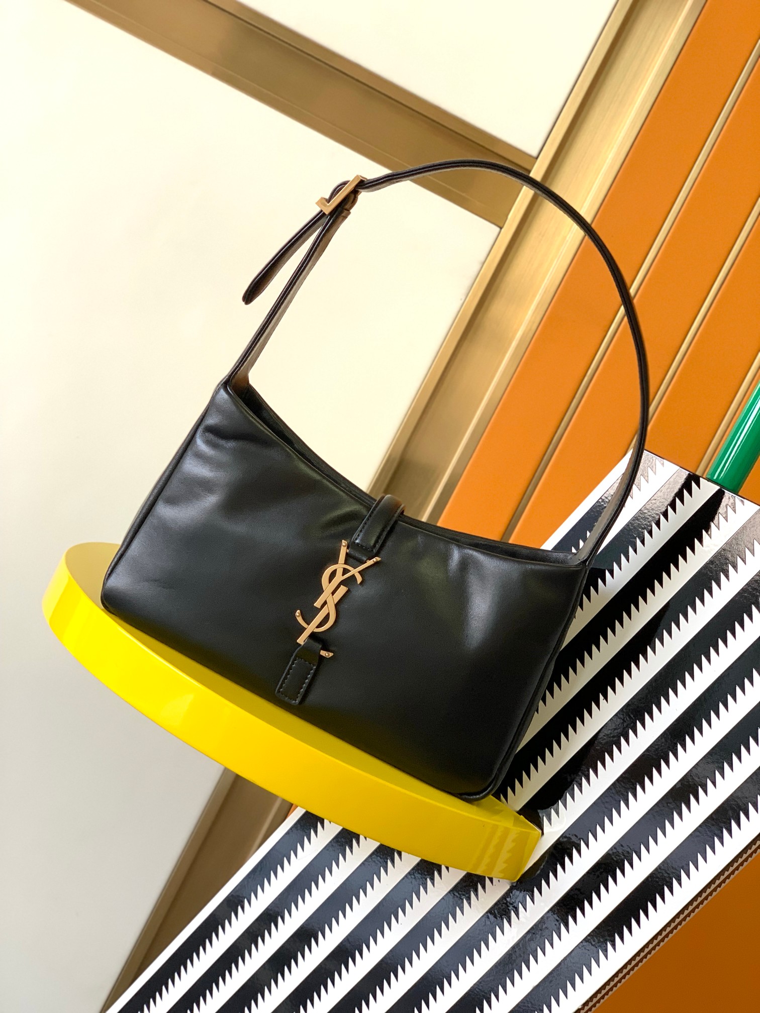 TOP Yves Saint Laurent YSL LE 5A7 Shoulder Bag 24.5x16x6cm - Black&GHW