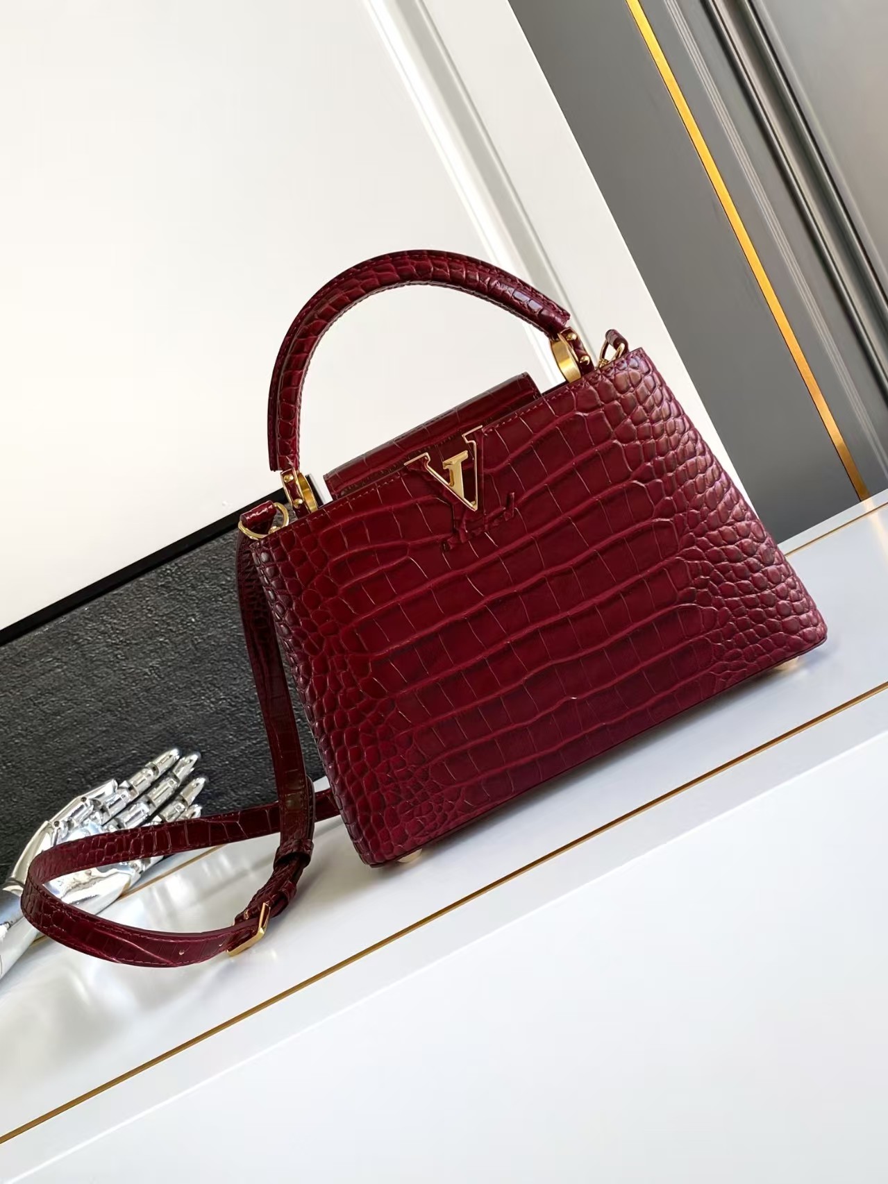 TOP Louis Vuitton LV Capucines Crocodile Pattern Bag Made of Cowhide 27.0 x 18.0 x 9.0 cm - Red