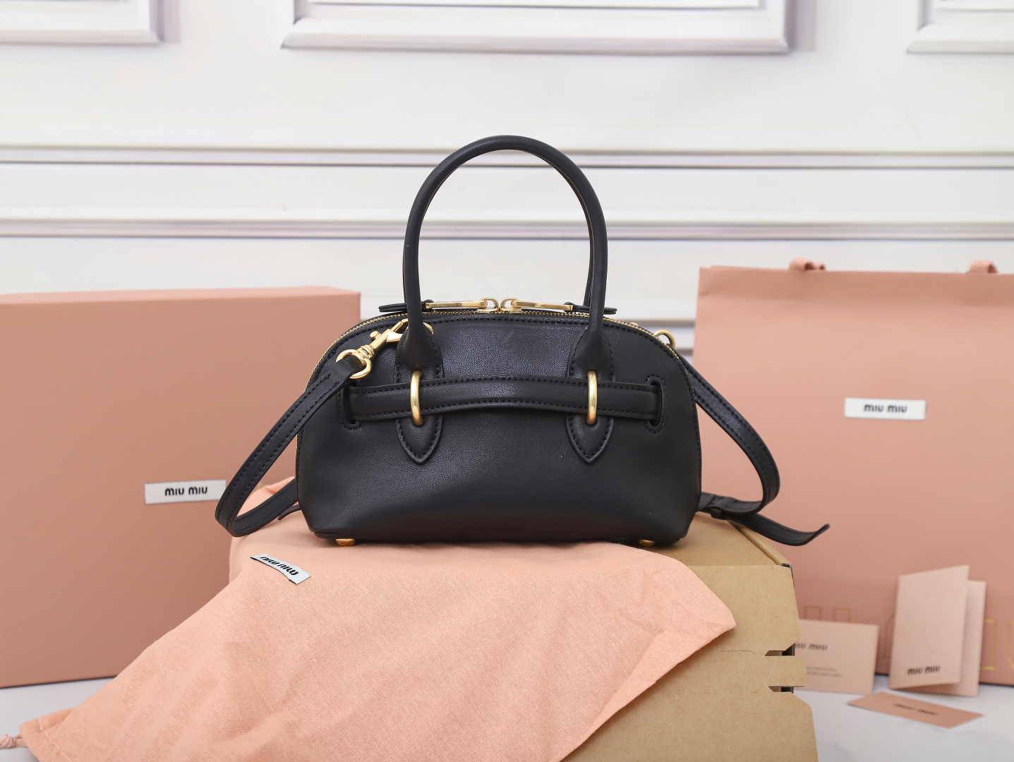 TOP Miu Miu Leather Handbag 21x13.5x8cm - Black