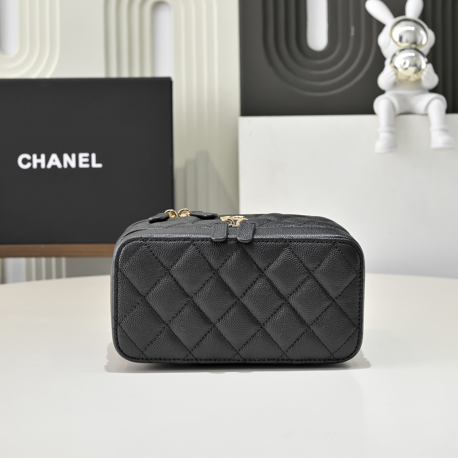 TOP CHANEL Double-layer Design Vanity Case 18-13-9cm - Black