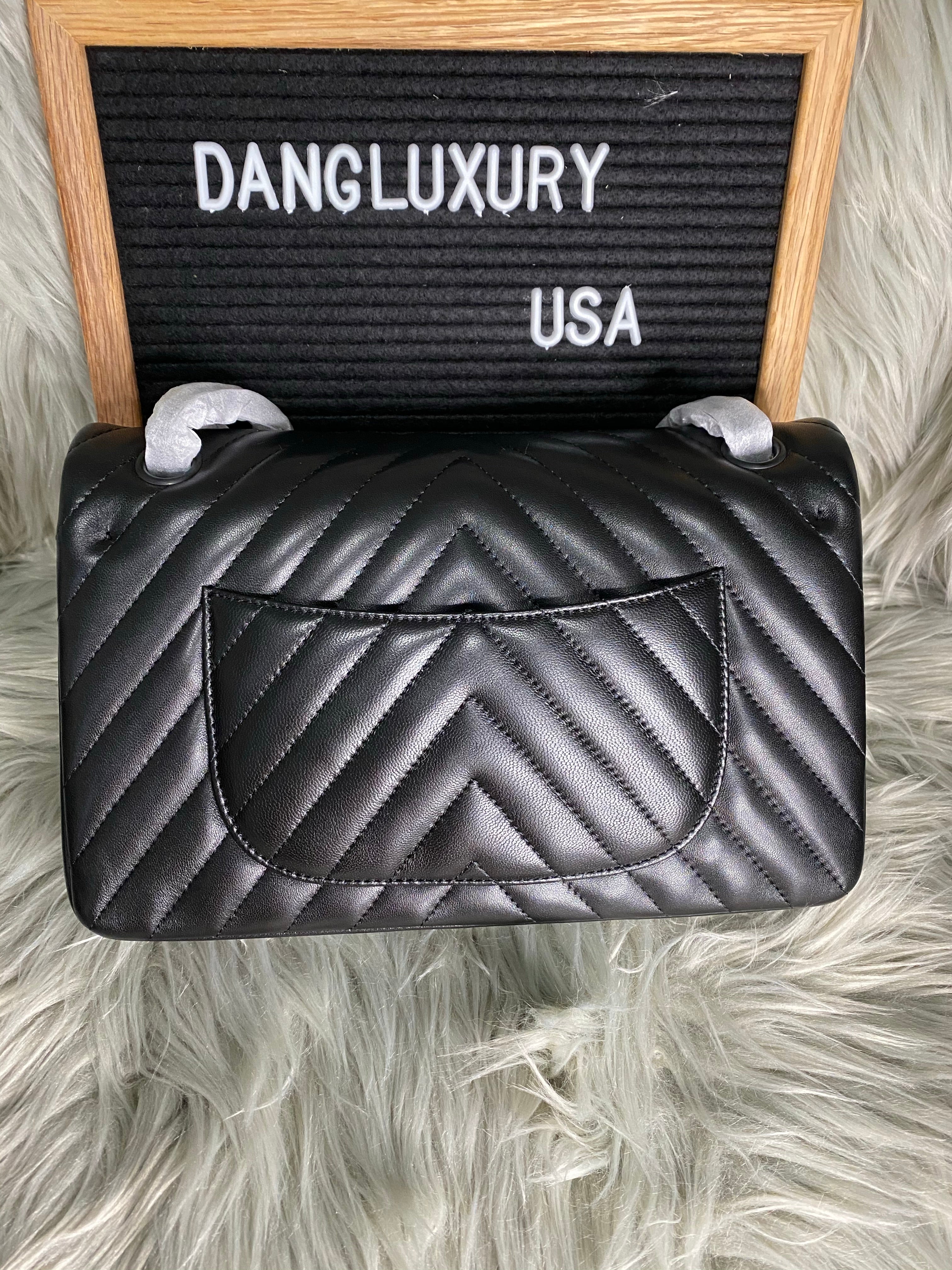 TOP CHANEL Classic Flap Bag Chevron Lambskin Medium 25.5cm – All Black