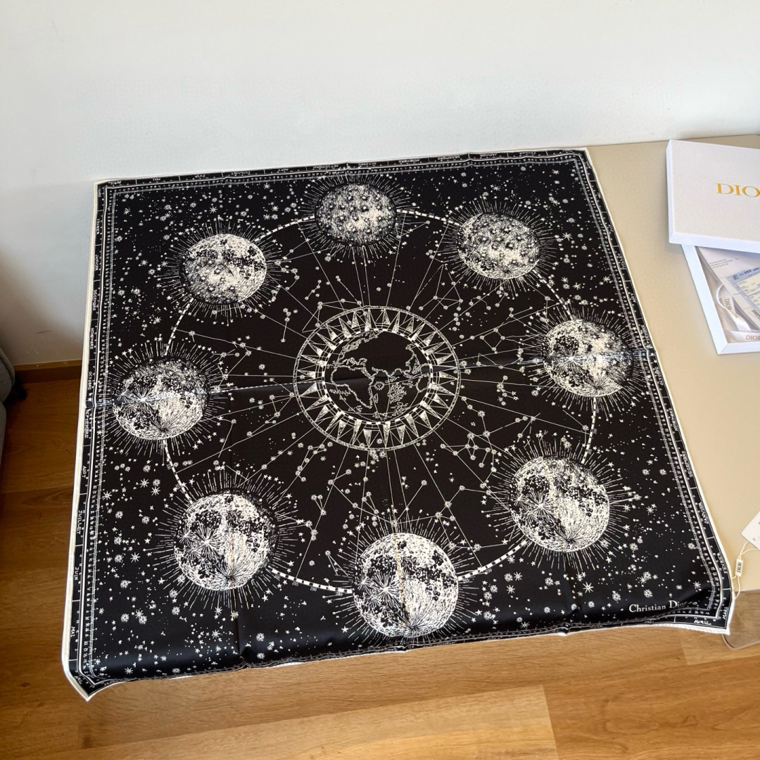 TOP Christian Dior Silk Scarf 90x90cm - 2 Colors