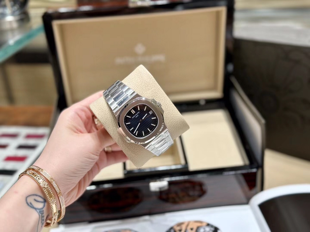 TOP Patek Philippe Nautilus 40mm Watch - Black