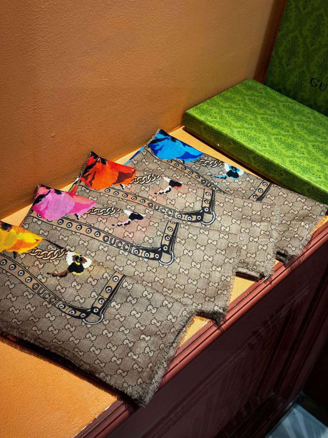 TOP GUCCI Florial Square Scarf 140 x 140 cm - 4 Colors