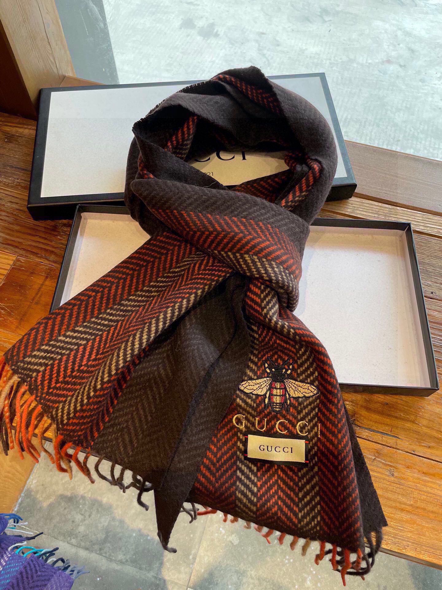 TOP GUCCI Bee Cashmere Scarf 30 x 180 cm - 2 Colors