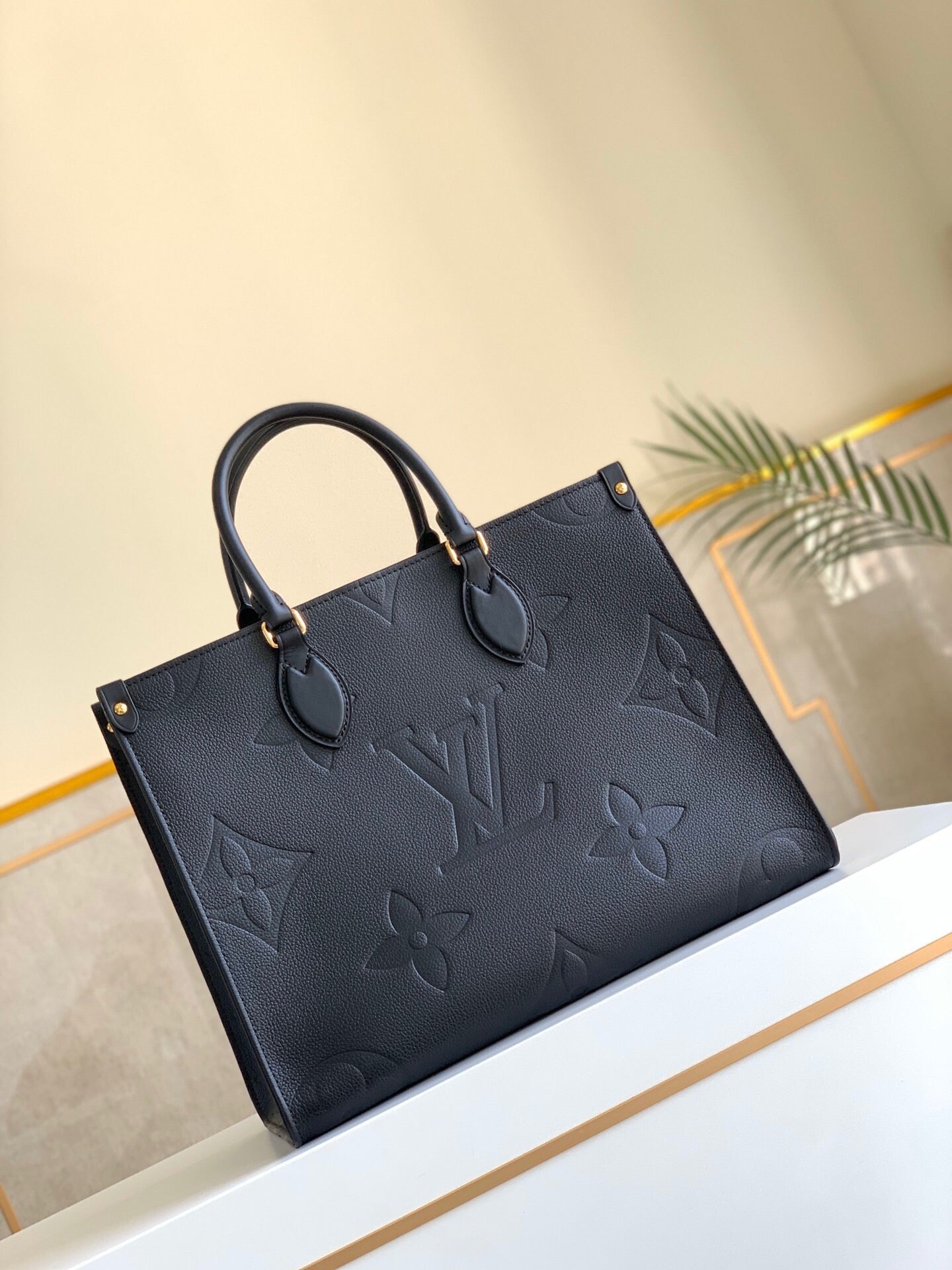 TOP Louis Vuitton LV On The Go Empreinte MM Bag 35x27x14cm - Black
