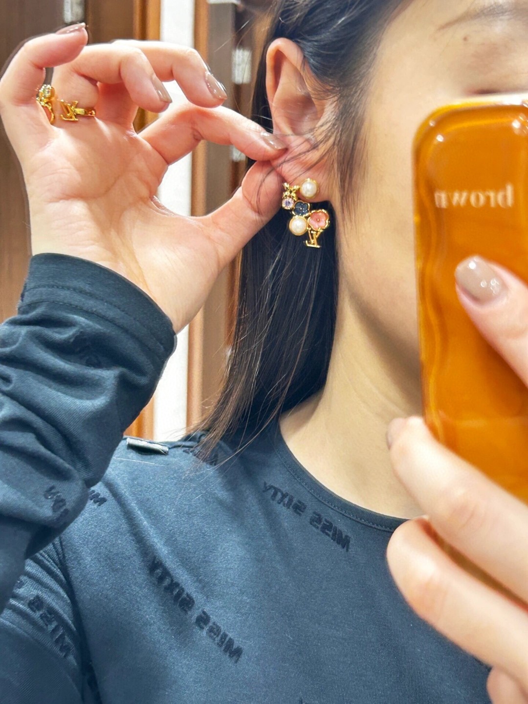 TOP Louis Vuitton LV Earrings - Gold