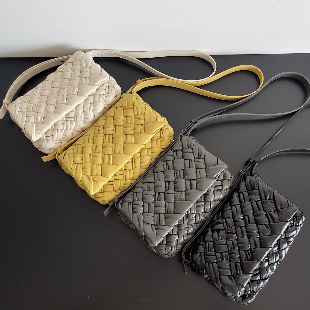 TOP Bottega Veneta BV Rumple Messenger Handbag Crossbody Bag - Four Colors