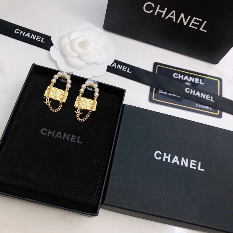 TOP CHANEL Double C Pearl Bag Stud Earrings
