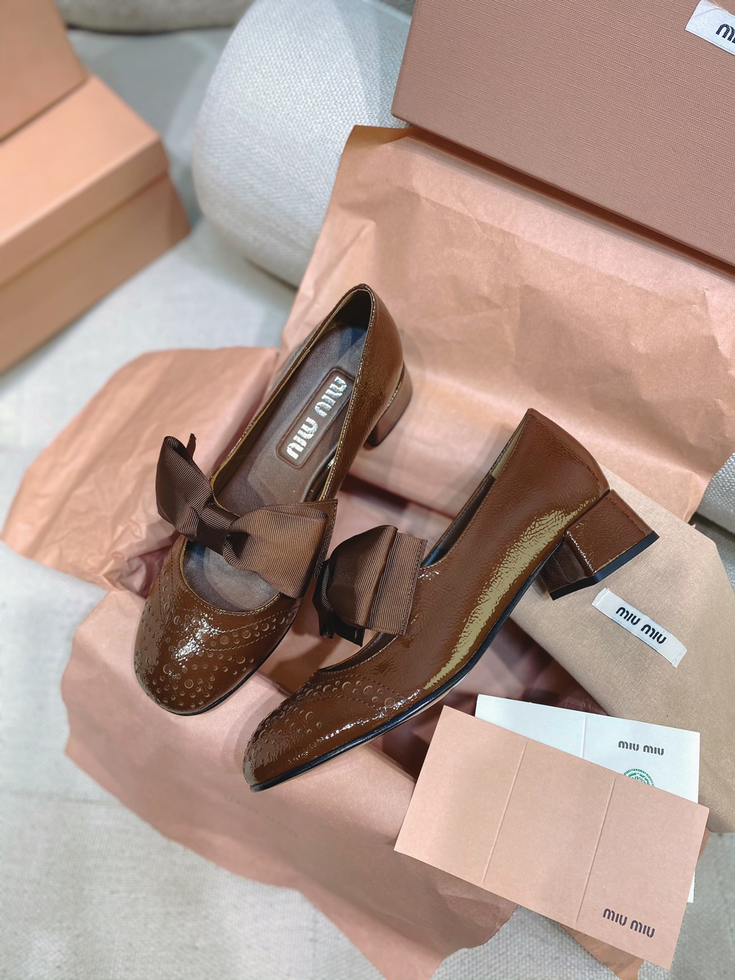 TOP Miu Miu Mary Jane Shoes Single Shoes Varnished Sheepskin - 2 Color