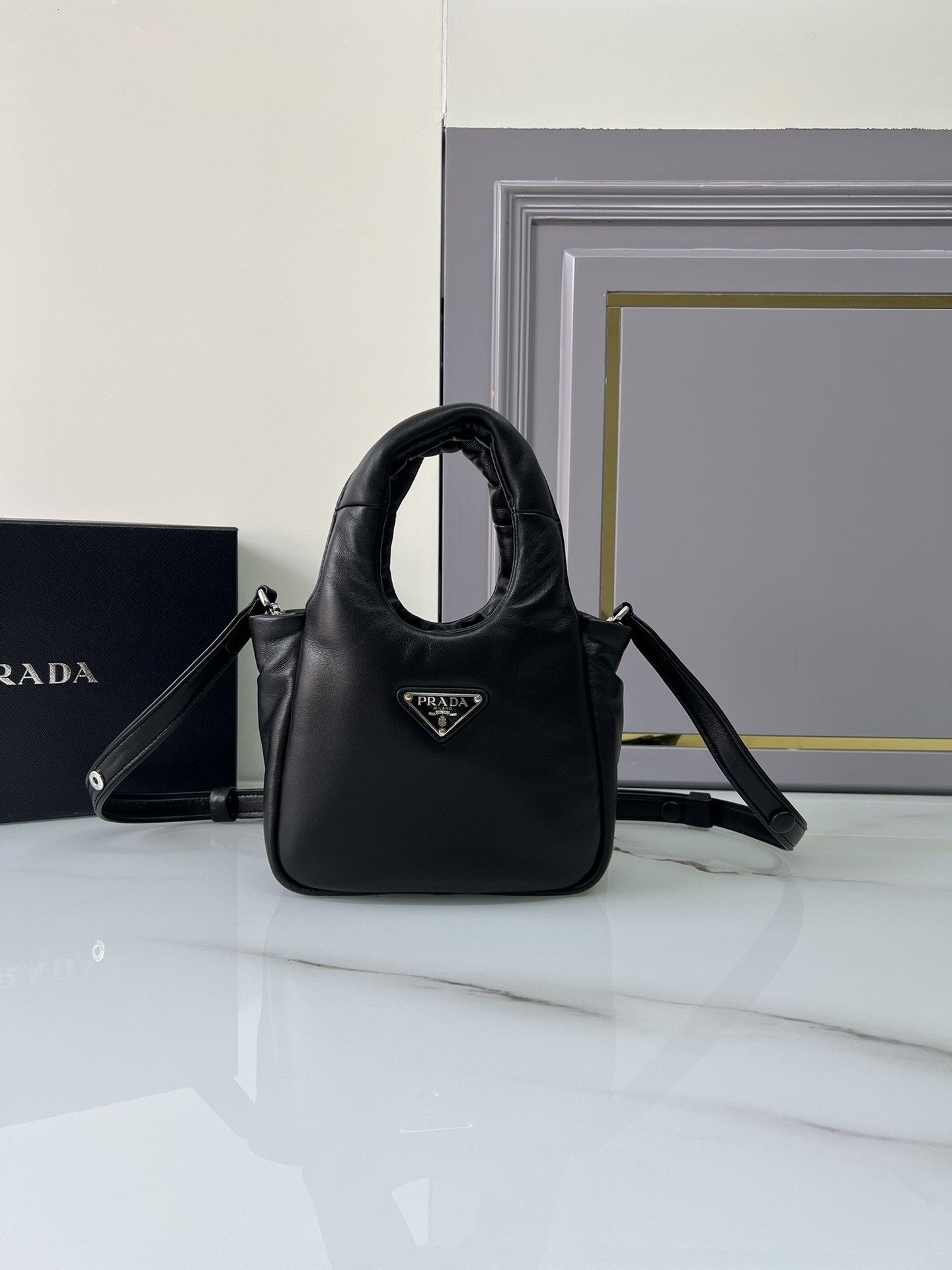 TOP PRADA Vegetable Basket Bag Sheepskin 18x15.5x10cm - Black