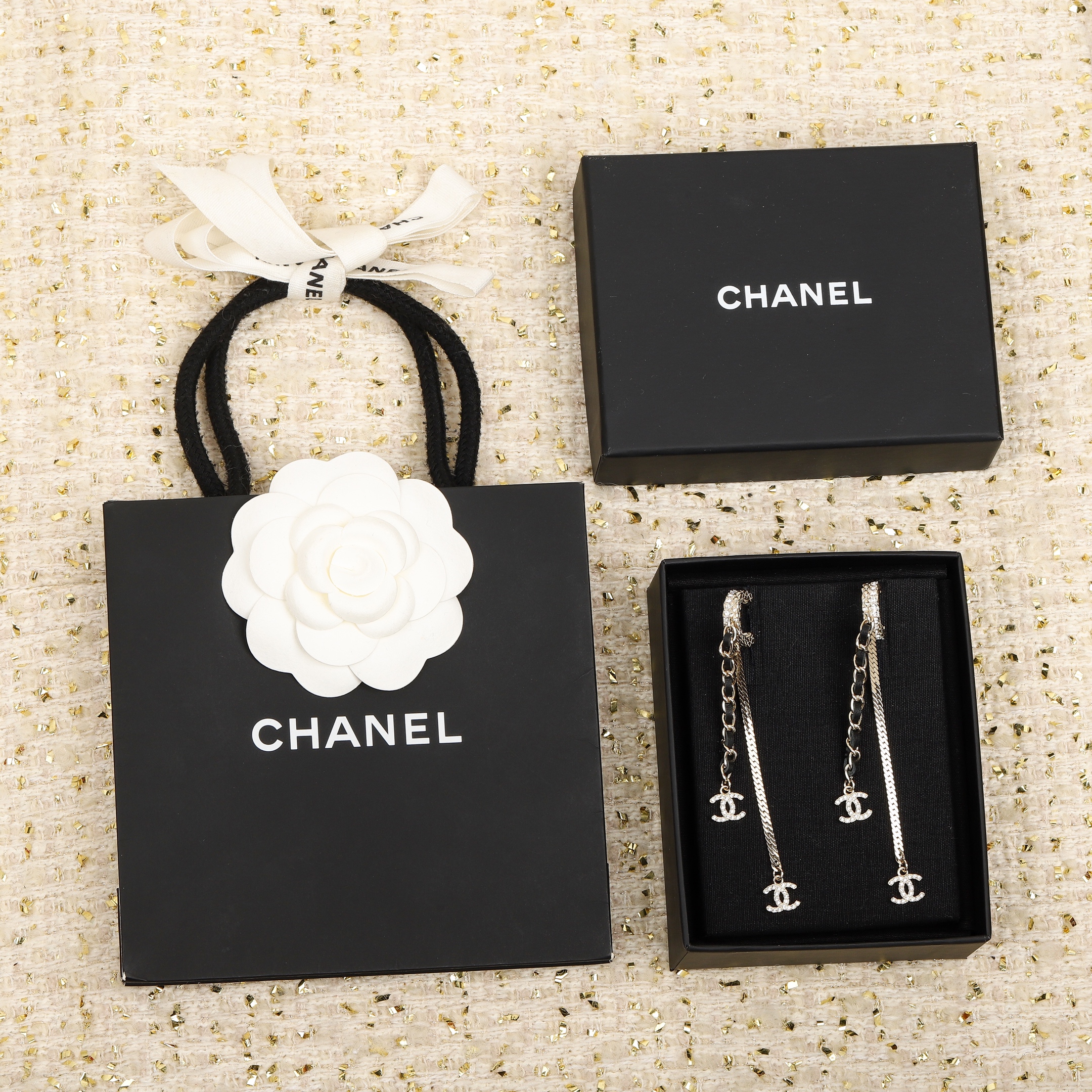 TOP CHANEL Earrings- Gold