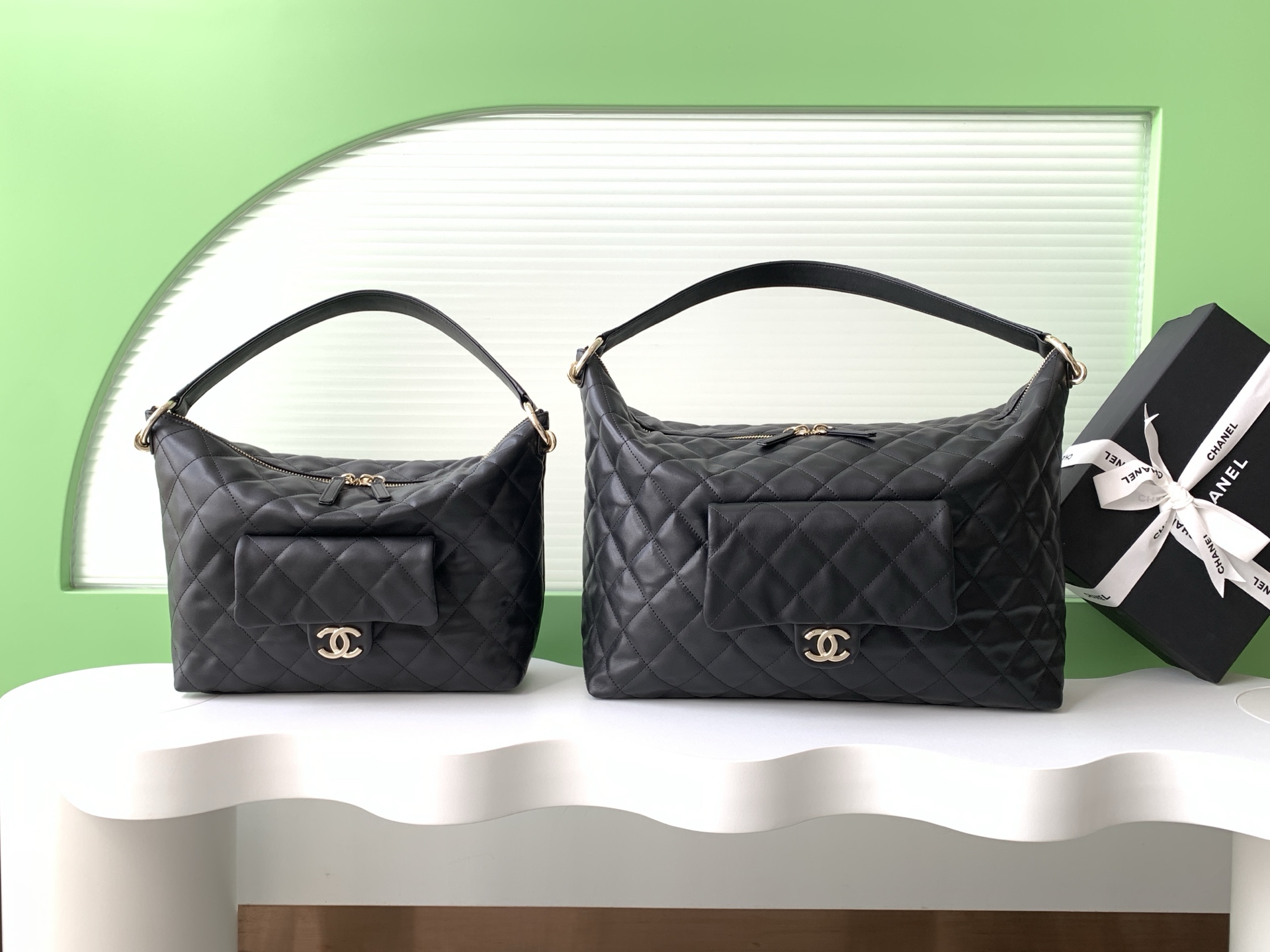 TOP CHANEL Hobo Bag 29.5-37-13 cm/22.5-28-13 cm - Black