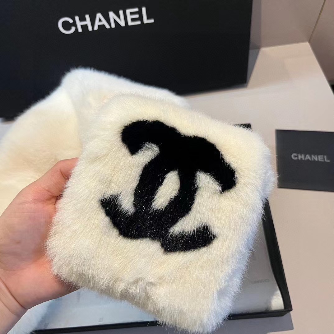 TOP CHANEL Cashmere Scarves 90 cm
