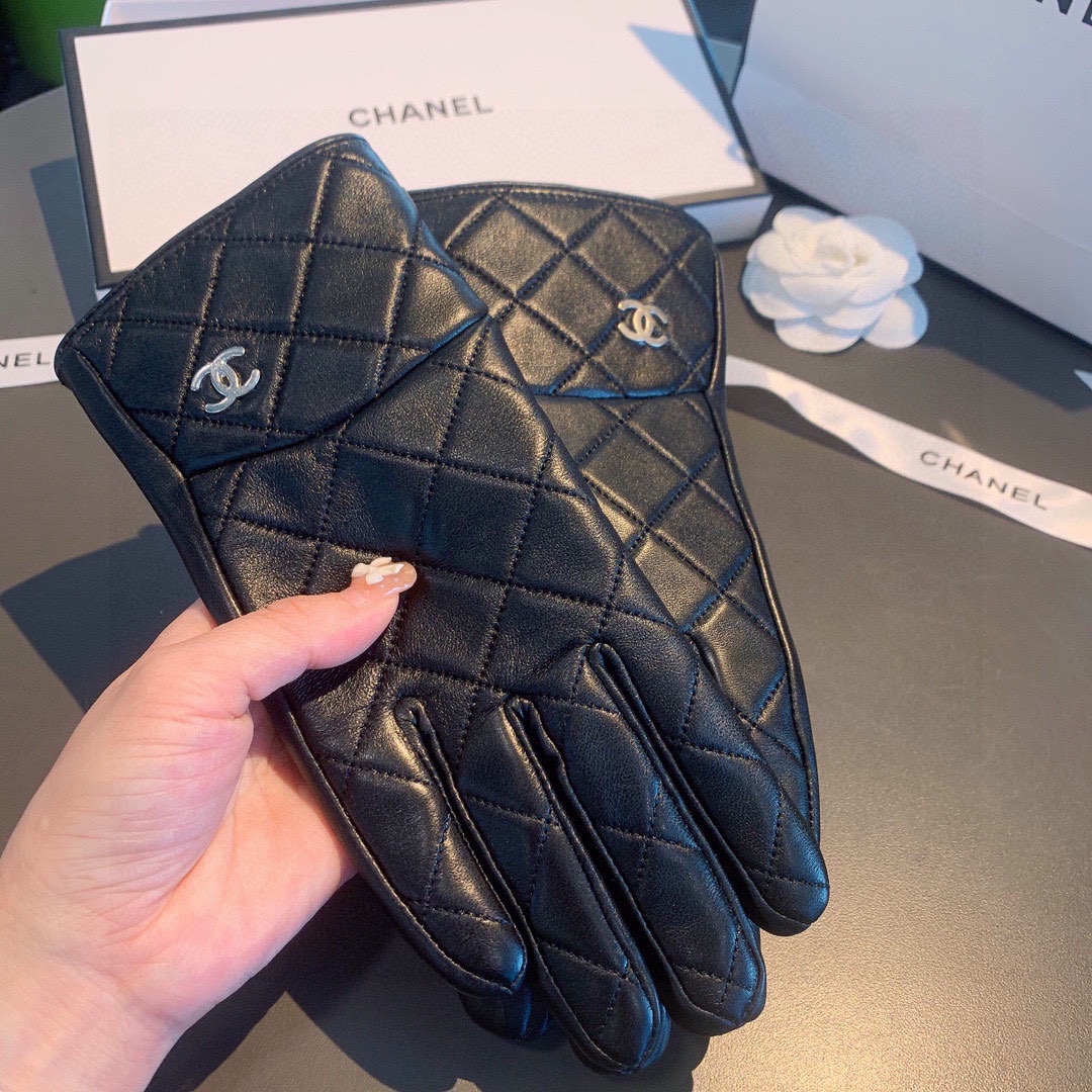 TOP CHANEL Quilted Sheepskin Gloves - Black