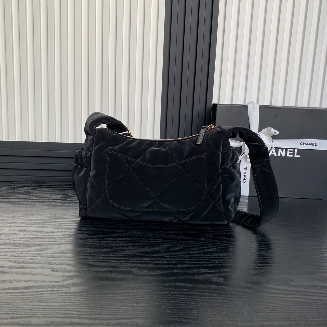 TOP CHANEL Coco Neige Hobo Bag 20x32x12cm - Black&GHW