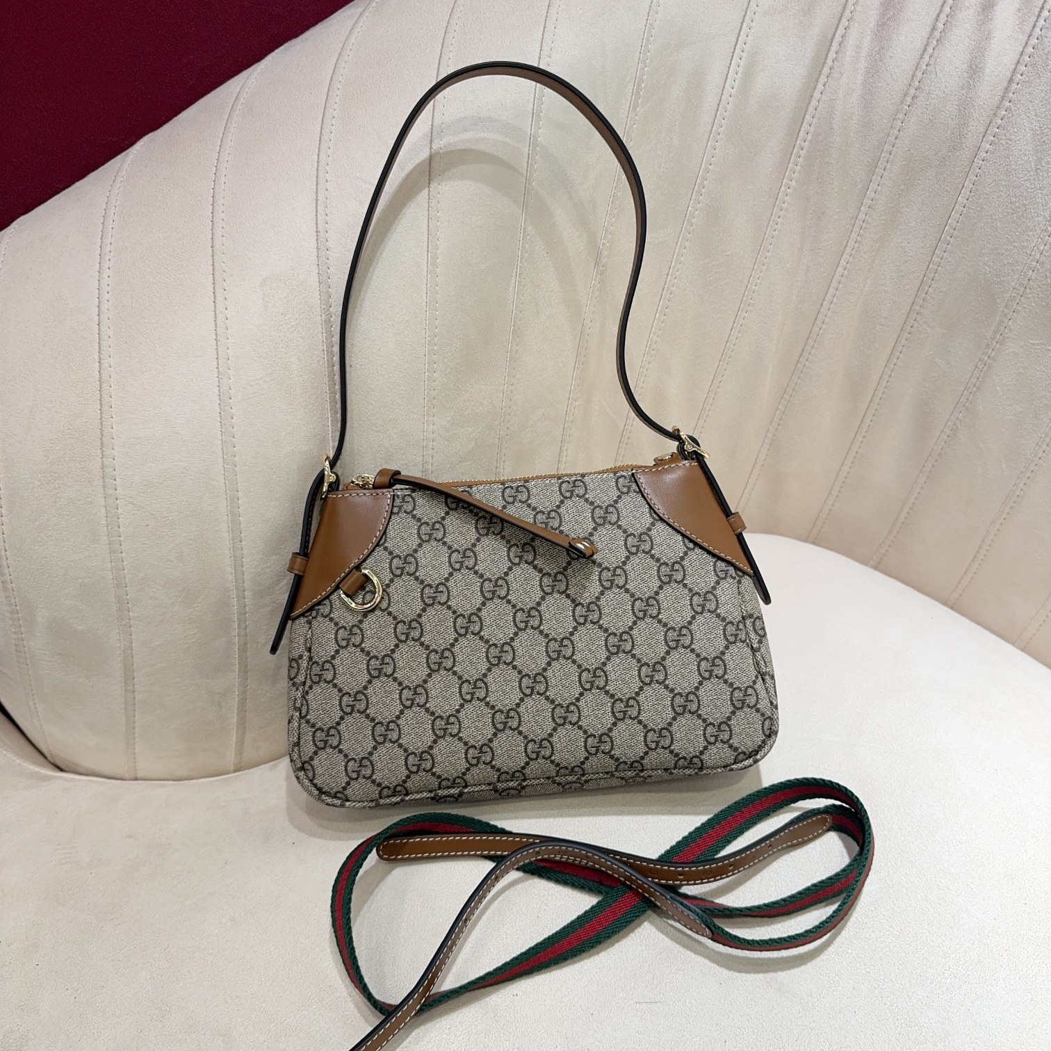 TOP GUCCI GG Emblem Small Shoulder Bag 24.5X16X6 cm - GHW