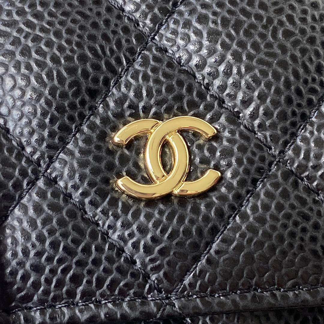 TOP CHANEL WOC Bag Lychee Leather small logo 19 cm - Black & GHW