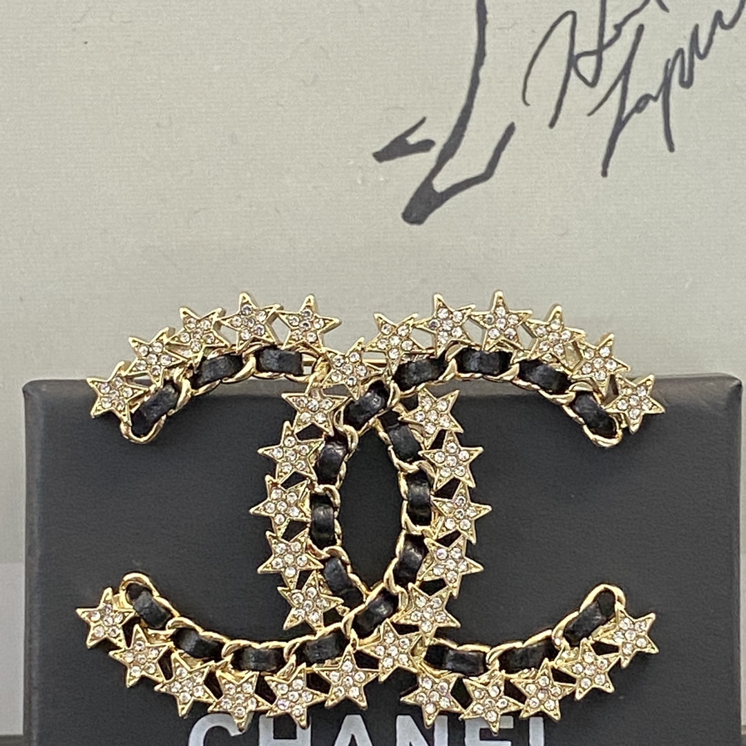 TOP CHANEL Double C Star Lambskin Brooch - Gold