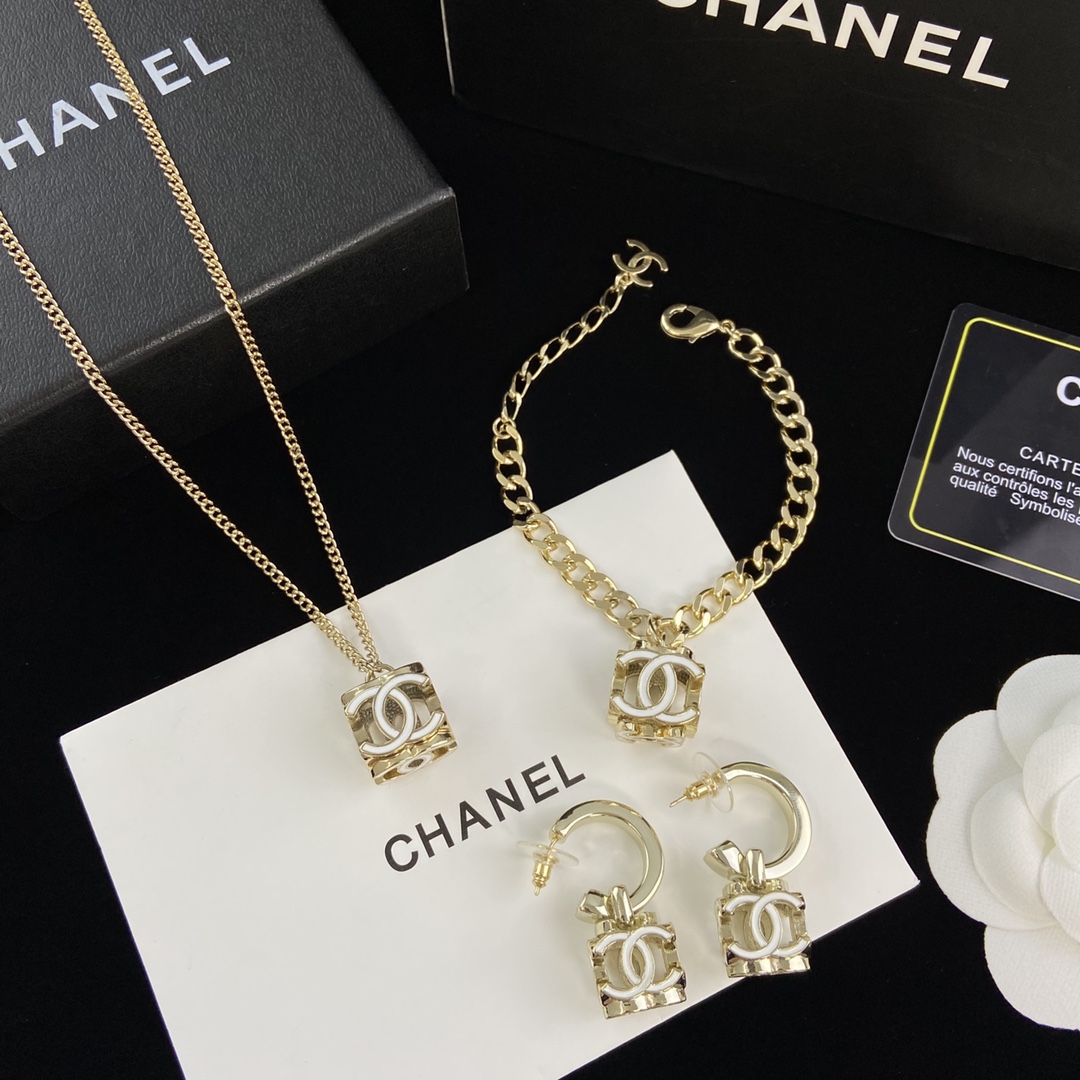 TOP CHANEL Necklace Bracelet Earrings Set