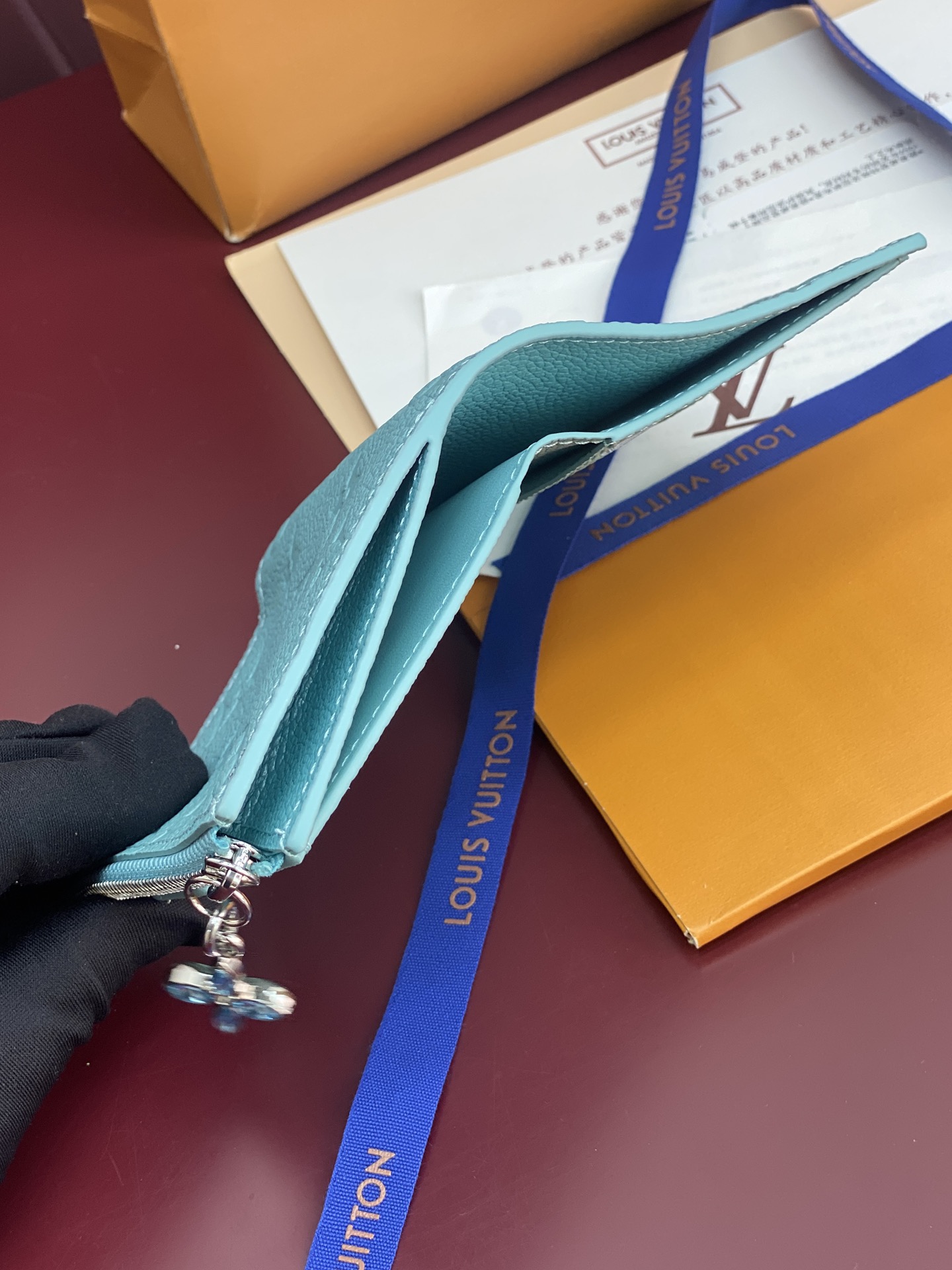 TOP Louis Vuitton LV Lisa Wallet 11.5x9x1.5cm - Pearlescent Blue