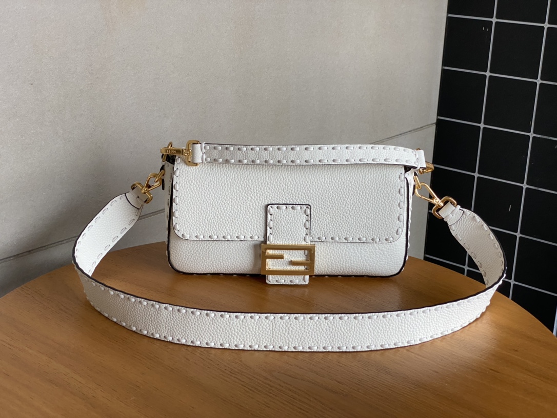 TOP FENDI Baguette Bag 26x13x6cm - 2 Colors